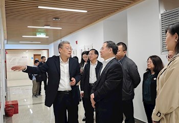 科技部前沿技术司副司长傅小锋带队到我校教育部重点实验室参观